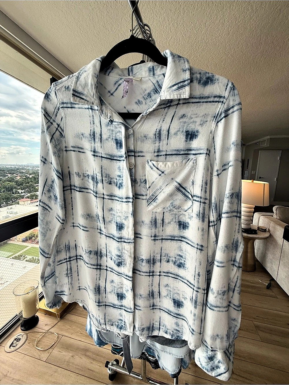 Abstract Button Down in White & Blue Size Small